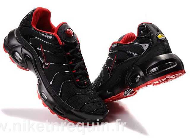 air tn chaussures rouges face inférieure noire (2)